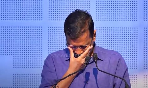 சிறையில் வாடும் மனீஷ் சிசோடியாவை நினைத்துக் கண்கலங்கிய கேஜரிவால்!