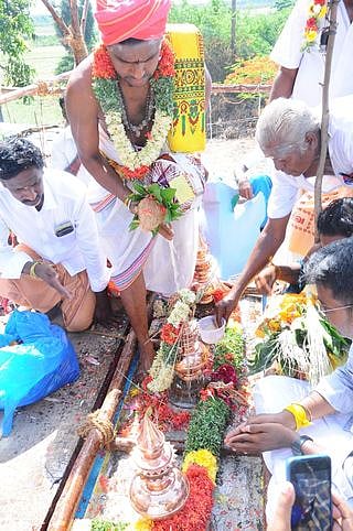 திருச்சி திருப்பராய்த்துறை அணலை கிராமம் பெரியகாண்டி அம்மன் கோயிலில் புதன்கிழமை நடைபெற்ற குடமுழுக்கு.