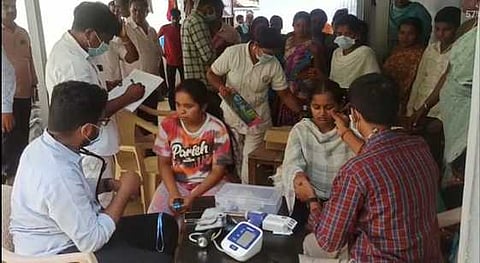 சலவை ஆலையில் இருந்து வெளியேறிய நச்சுவாயு: தலைவலி, கண் எரிச்சலால் 20 போ் மருத்துவமனையில் அனுமதி