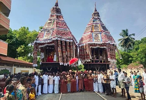 தருமபுரத்தில் வைகாசி பெருவிழா திருத்தேரோட்டம்: வடம் பிடித்து இழுத்த ஆதீனகர்த்தர்!