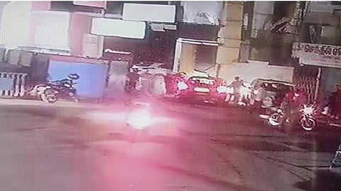 துணை நடிகர் குடிபோதையில் கார் ஓட்டி விபத்து: இளைஞர் பலி