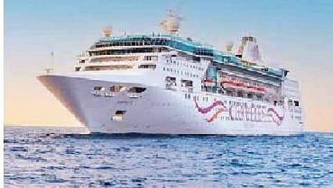 இந்தியா-இலங்கை இடையிலான முதல் சொகுசு கப்பல்: அம்பாந்தோட்டை வந்தடைந்தது