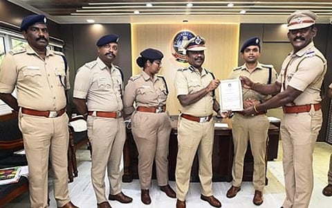 கொலைக் குற்றவாளியை ஒரு மணி நேரத்தில் கைது செய்த போலீஸாருக்கு பாராட்டு