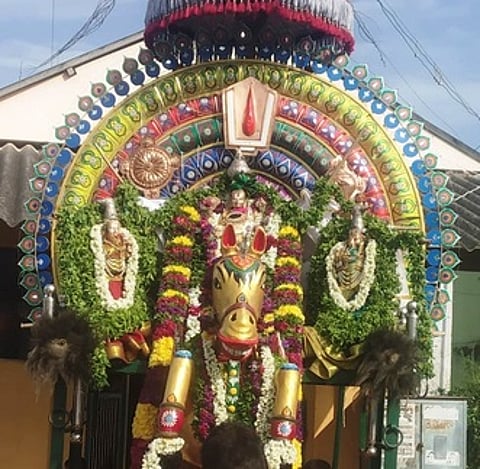 குதிரை வாகனத்தில் சென்னகேசவ பெருமாள் உலா