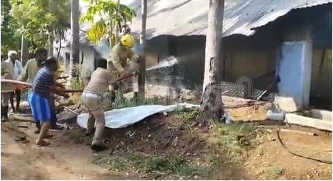 மின் கசிவால் தீ விபத்து: தீயில் கருகிய 4 ஆயிரம் கோழிக்குஞ்சுகள்