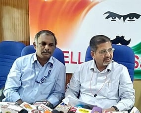 திருநெல்வேலியில் செய்தியாளா்களுக்கு பேட்டியளிக்கிறாா் ஐ.ஆா்.சி.டி.சி. பொதுமேலாளா் கே.ரவிக்குமாா்.