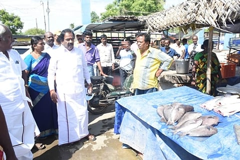 காசிவிளங்கி மீன் சந்தை முன்பு சாலையோர வியாபாரம் கூடாது