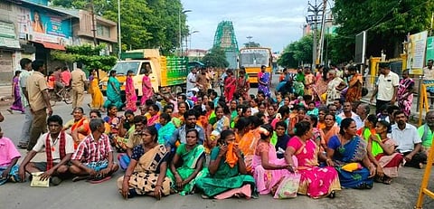 காஞ்சிபுரம்: தூய்மைப் பணியாளர்கள் ஊதிய உயர்வு கேட்டு சாலை மறியல்