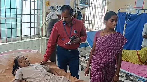 பள்ளி வளாகத்துக்குள் கழிப்பறையில் பாம்பு கடிதத்தில் குடியாத்தம் அரசு மருத்துவமனையில் சிகிச்சை பெற்று வரும் மாணவி பூவிகா
