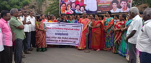 அங்கன்வாடி ஊழியா்கள் ஆா்ப்பாட்டம்