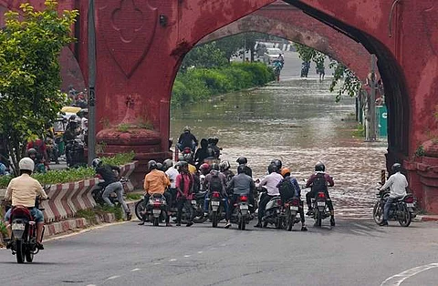 தில்லி தலைமைச் செயலகத்தில் வெள்ளம்! வீட்டிலிருந்து பணிபுரிய உத்தரவு!!