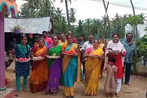 ஆடி மாத சீர்வரிசையாக கொண்டுவரப்படும் தக்காளி