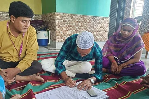 சிறையில் மலர்ந்த காதல்! பரோலில் திருமணம் செய்துகொண்ட கொலைக் குற்றவாளிகள்!