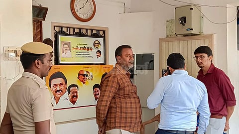 பொன்முடி வீட்டில் பீரோ, லாக்கர்களை உடைக்கிறது அமலாக்கத்துறை