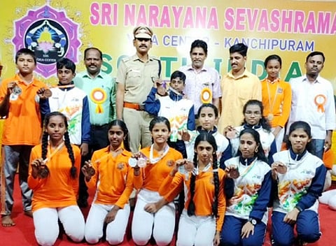 வெற்றி பெற்றவா்களுக்கு பரிசுகளை வழங்கிய காஞ்சிபுரம் எஸ்பி எம்.சுதாகா்