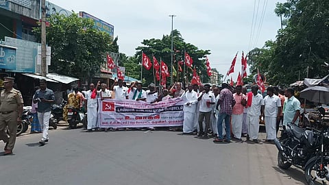 ஒரத்தநாடு: டாஸ்மாக் கடையை மூட வலியுறுத்தி மார்க்சிஸ்ட் போராட்டம்!