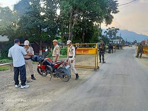 மணிப்பூரில் பெண்கள் வன்கொடுமை: 3 பேர் கைது