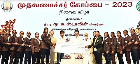 தமிழ்நாடு மகளிர் கால்பந்து அணிக்கு ரூ.60 லட்சம் ஊக்கத்தொகை!