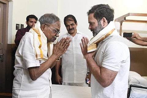 எழுத்தாளர் எம்.டி.வாசுதேவனுடன் ராகுல் காந்தி சந்திப்பு!