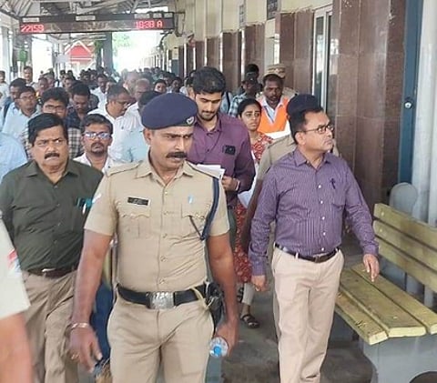 திருவள்ளூா் ரயில் நிலையத்தில் கோட்ட மேலாளா் ஆய்வு