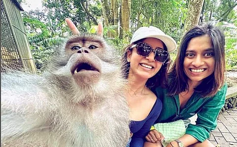 இங்க பாரு அனுமன்.. மகிழ்ச்சியில் சமந்தா!