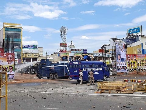 போர்க்களம் போல் காட்சியளிக்கும் என்எல்சி நுழைவுவாயில்!