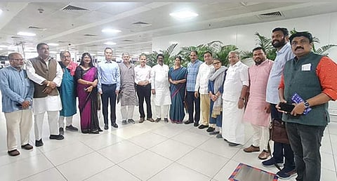 மணிப்பூருக்கு புறப்பட்ட இந்தியா கூட்டணி எம்.பி.க்கள்!