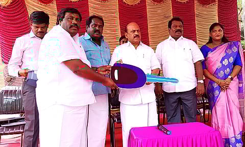 குப்பைகளை அகற்ற ரூ. 2.76 கோடியில் வாகனங்கள் விநியோகம்: அமைச்சா் தா.மோ. அன்பரசன் வழங்கினாா்