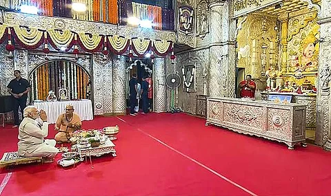 புணே கணபதி கோயிலில் பிரதமர் மோடி வழிபாடு!