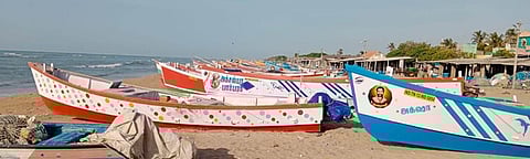 திருச்செந்தூா் அமலிநகா் மீனவா்கள் போராட்டம்