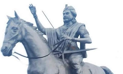 சுதந்திரப் போராட்ட வீரர் தீரன் சின்னமலை சிலை