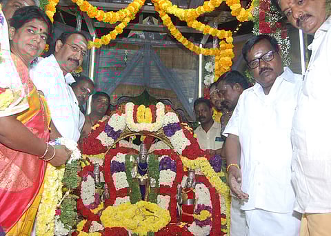 திருத்தணி: தெப்பலில் உலா வந்த முருகப் பெருமான்