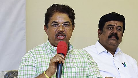 ஆா்.அசோக்