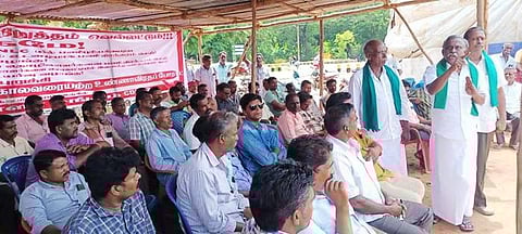 நெய்வேலியில் ஜீவா ஒப்பந்த தொழிலாளர்களின் 18 ஆவது நாள் உண்ணாவிரத போராட்டத்தை சனிக்கிழமை தொடங்கி வைத்து பேசுகிறார் தமிழ்நாடு அனைத்து விவசாயிகள் சங்கங்களின் ஒருங்கிணைப்பு குழு தலைவர் பிஆர்.பாண்டியன்