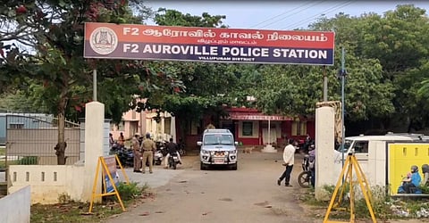 ஆரோவில் அருகே தகாத உறவைக் கண்டித்த இளைஞர் குத்திக் கொலை