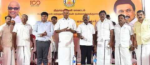 பெருமாள்புரத்தில் நடைபெற்ற விழாவில் பல்வேறு கட்டடங்களை காணொலி முறையில் திறந்து வைத்தாா் அமைச்சா் மா. சுப்பிரமணியன். உடன், பேரவைத் தலைவா் மு.அப்பாவு உள்ளிட்டோா்.