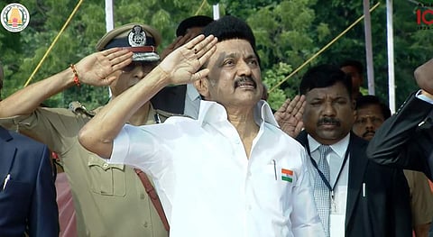 தேசியக் கொடியேற்றினார் முதல்வா் ஸ்டாலின்