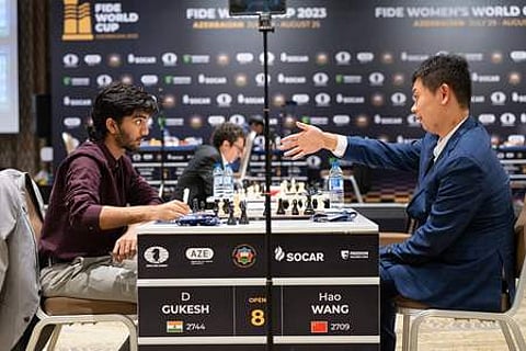 உலக செஸ்: காலிறுதியில் மோதும் காா்ல்சென் - குகேஷ்