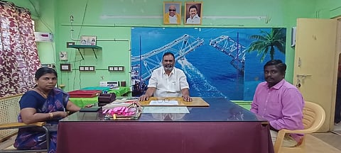 கமுதி வட்டாட்சியா் வ.சேதுராமன்.