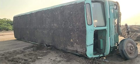 விபத்துக்குள்ளான என்எல்சி பேருந்து