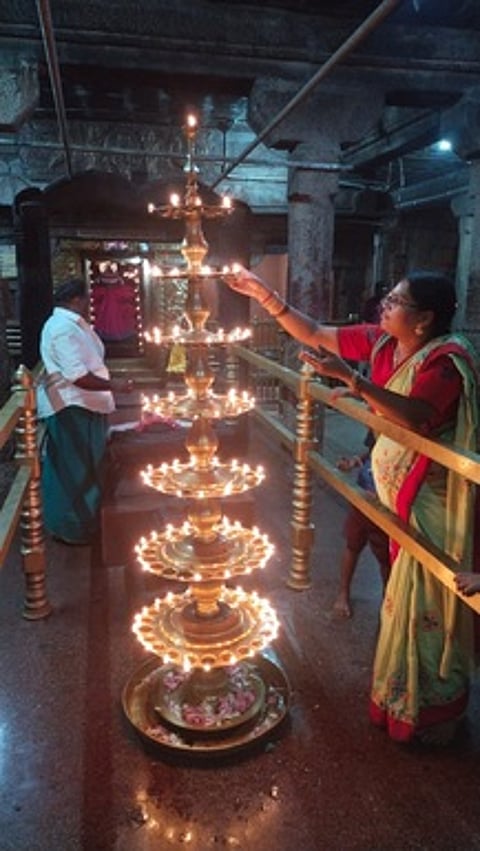 குற்றாலம் குற்றாலநாதா் கோயிலில் பத்ர தீப விழா