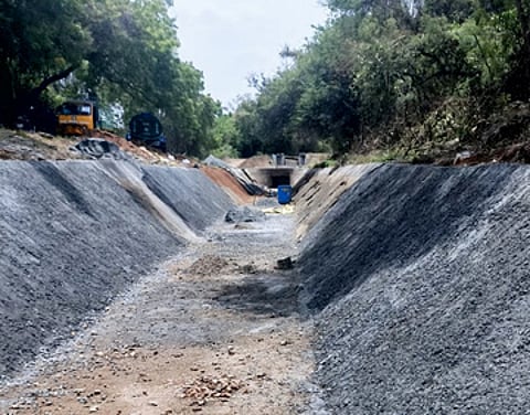 தரமற்ற கிளை வாய்க்கால் சீரமைப்புப் பணி: விவசாயிகள் குற்றச்சாட்டு