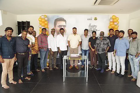 இந்தியன் - 2 படக்குழுவுடன் பிறந்தநாளைக் கொண்டாடிய ஷங்கர்!