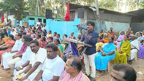 மாா்க்சிஸ்ட் கம்யூனிஸ்ட் கட்சியினா் தா்னா