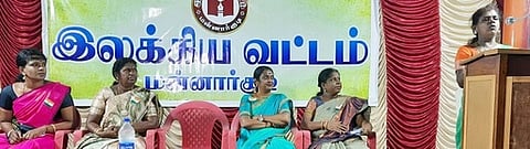 கூட்டத்தில் பேசிய திருச்சி உருமு தனலட்சுமி கல்லூரி தமிழ்த் துறைத் தலைவா் பேராசிரியா் ந. விஜயசுந்தரி.