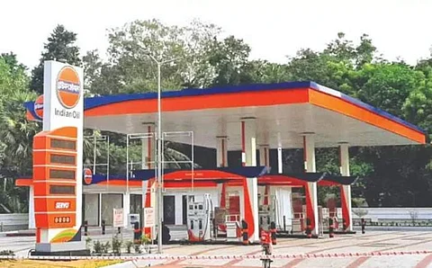 மதுரையில் சிறை கைதிகளே நடத்தும் பெட்ரோல் விற்பனை நிலையம்!