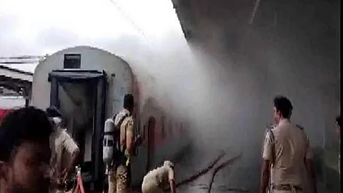 உத்யான் விரைவு ரயிலில் தீ விபத்து!