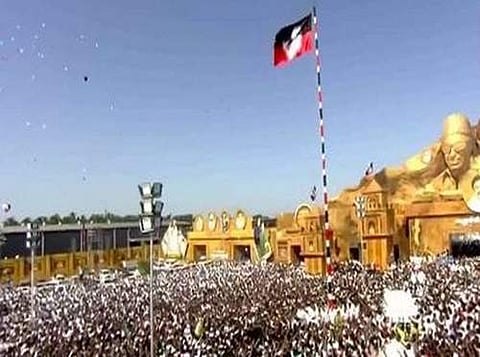 மதுரை அதிமுக மாநாட்டிற்கு வந்திருந்த அதிமுக தொண்டர்கள்