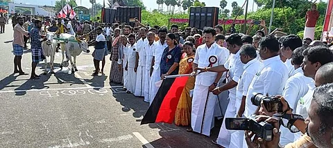 மாட்டு வண்டி எல்கை பந்தயம்: அமைச்சர் அன்பில் மகேஸ் துவக்கி வைத்தார்!