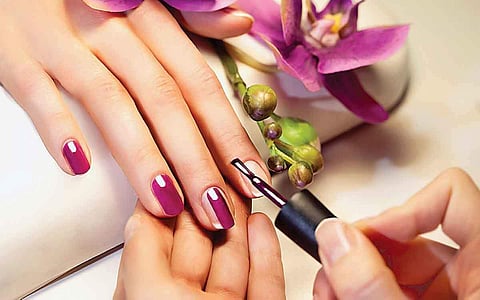 விரல் நகங்களை அழகுபடுத்த..!